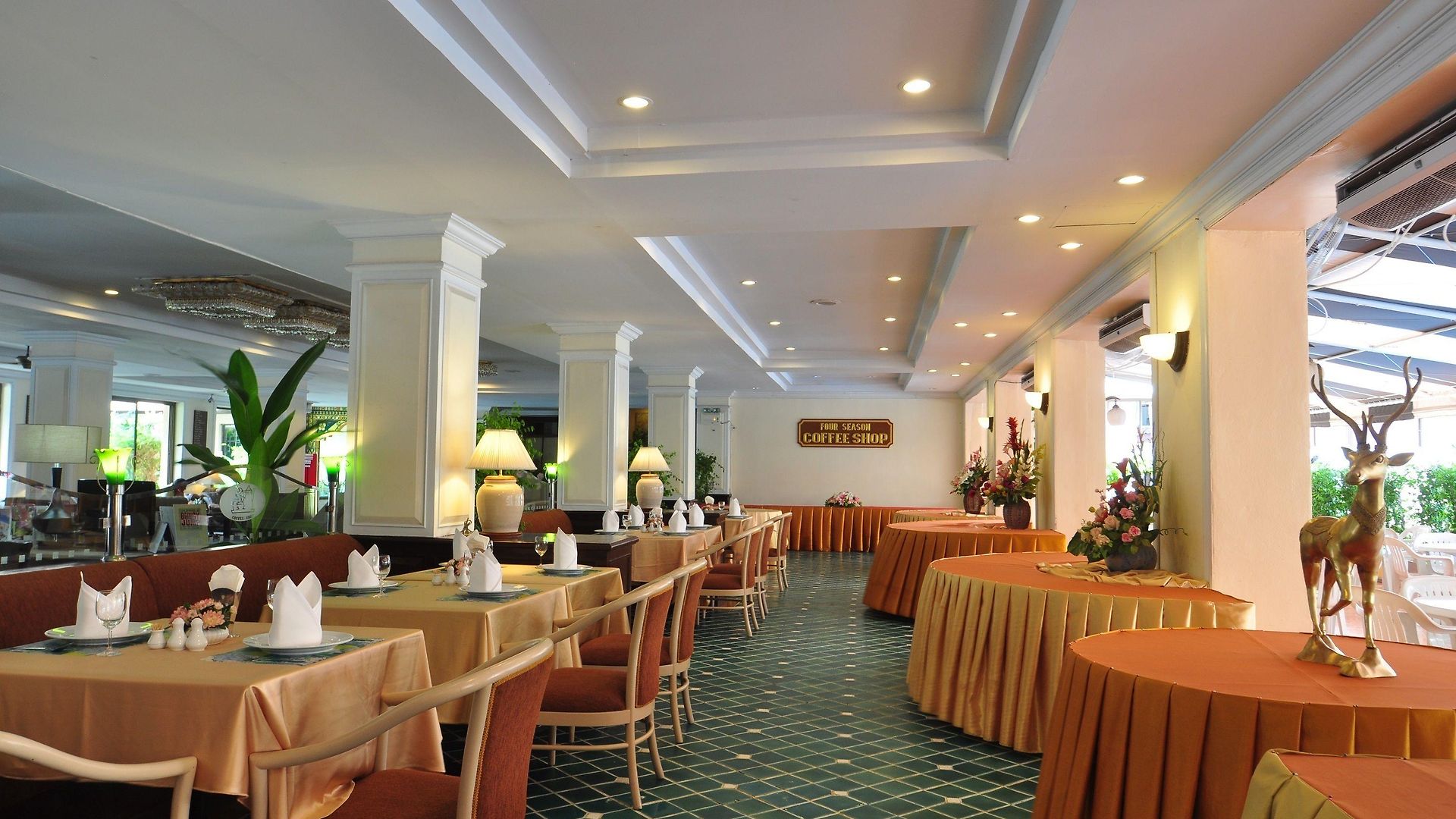 เดอะเบเวอร์ลีโฮเทลพัทยา 4* Pattaya