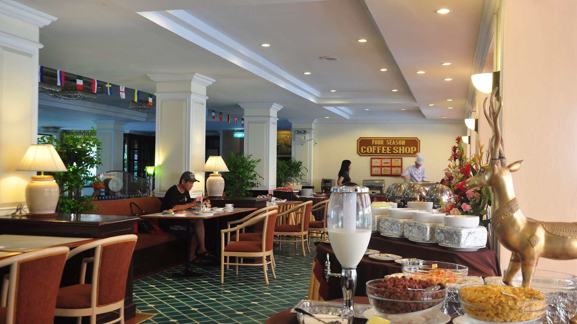 โรงแรม เดอะเบเวอร์ลีโฮเทลพัทยา