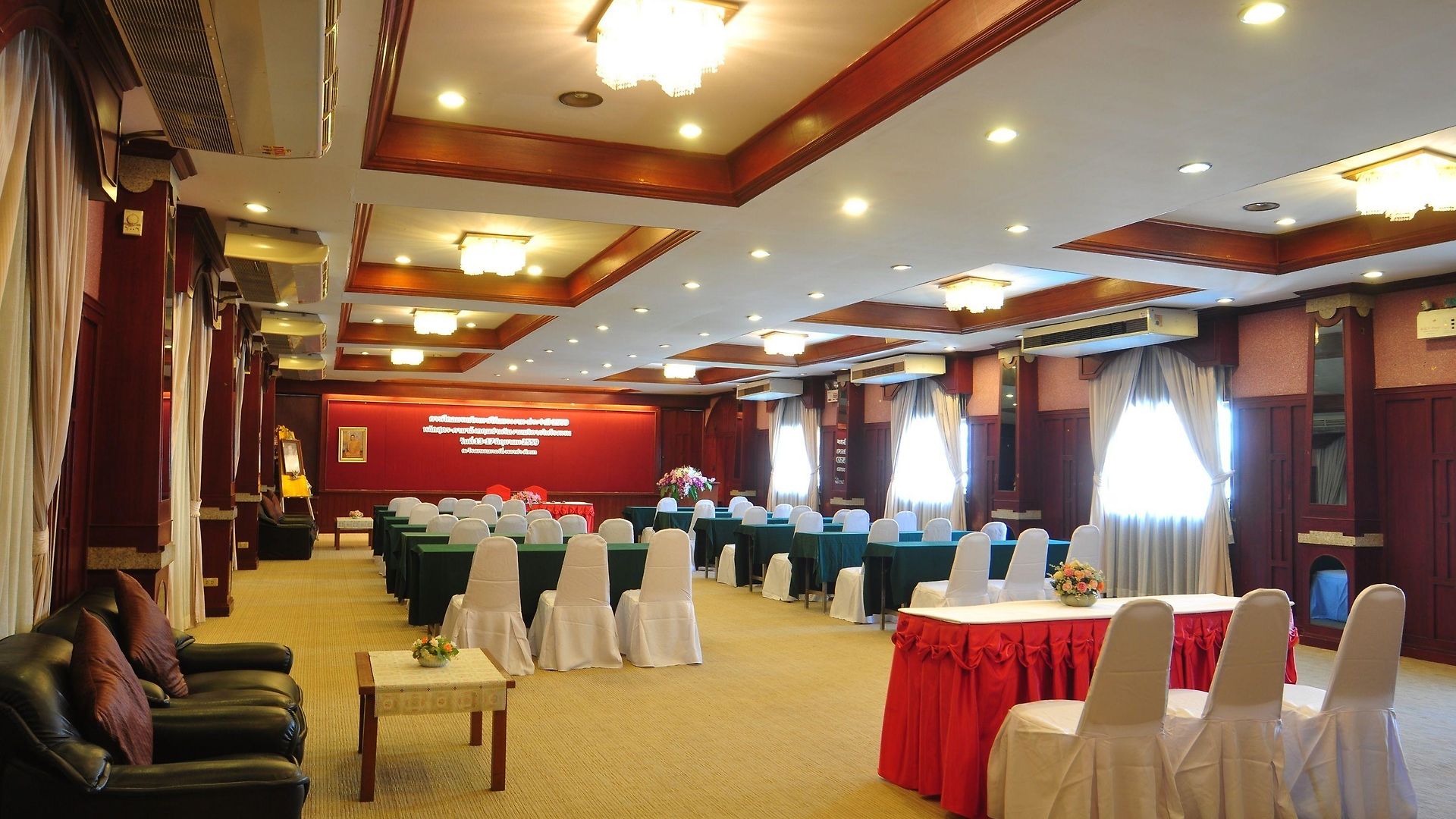 เดอะเบเวอร์ลีโฮเทลพัทยา โรงแรม Pattaya