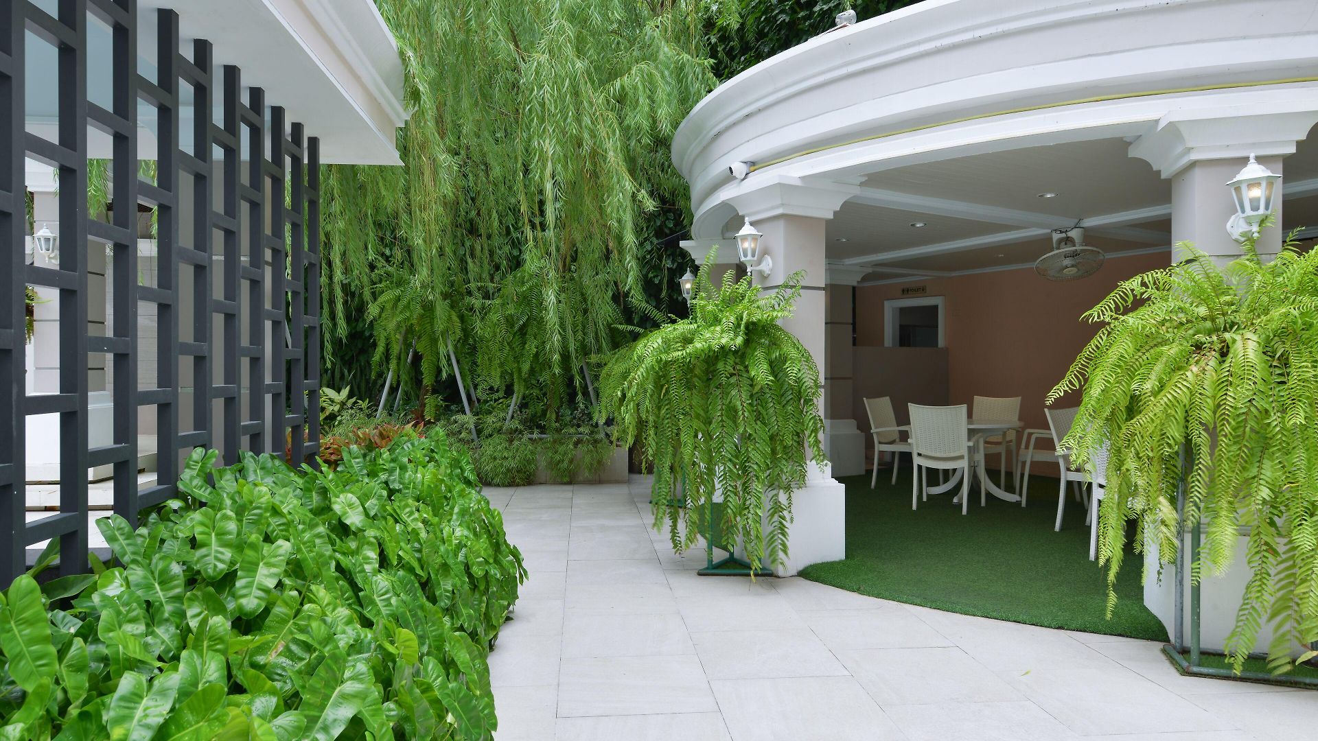 เดอะเบเวอร์ลีโฮเทลพัทยา โรงแรม 4*