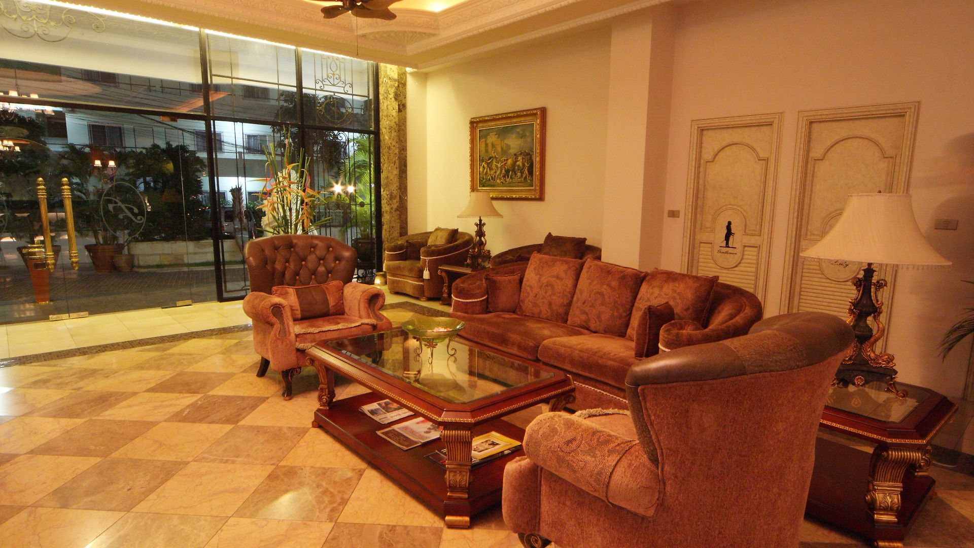 โรงแรม Four Seasons Place