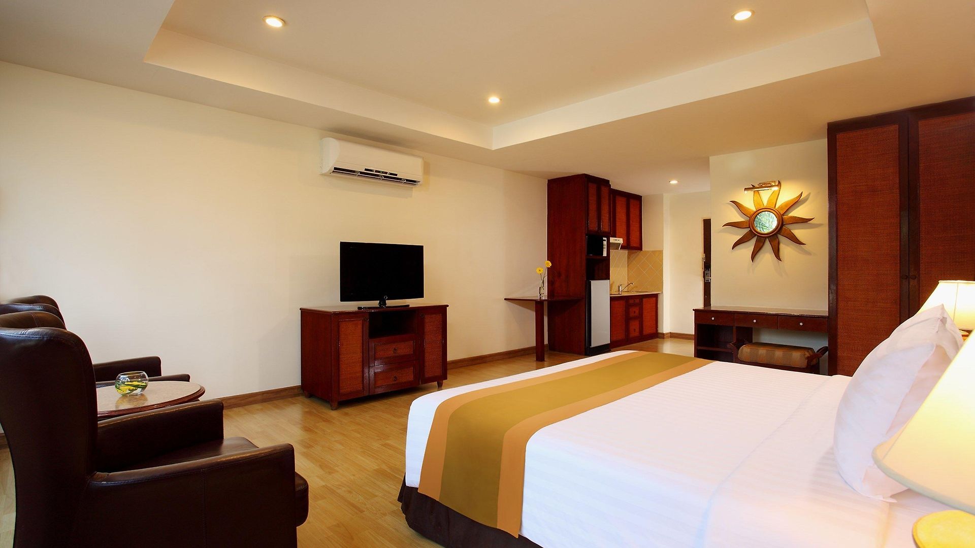 โรงแรม Nova Park 4*