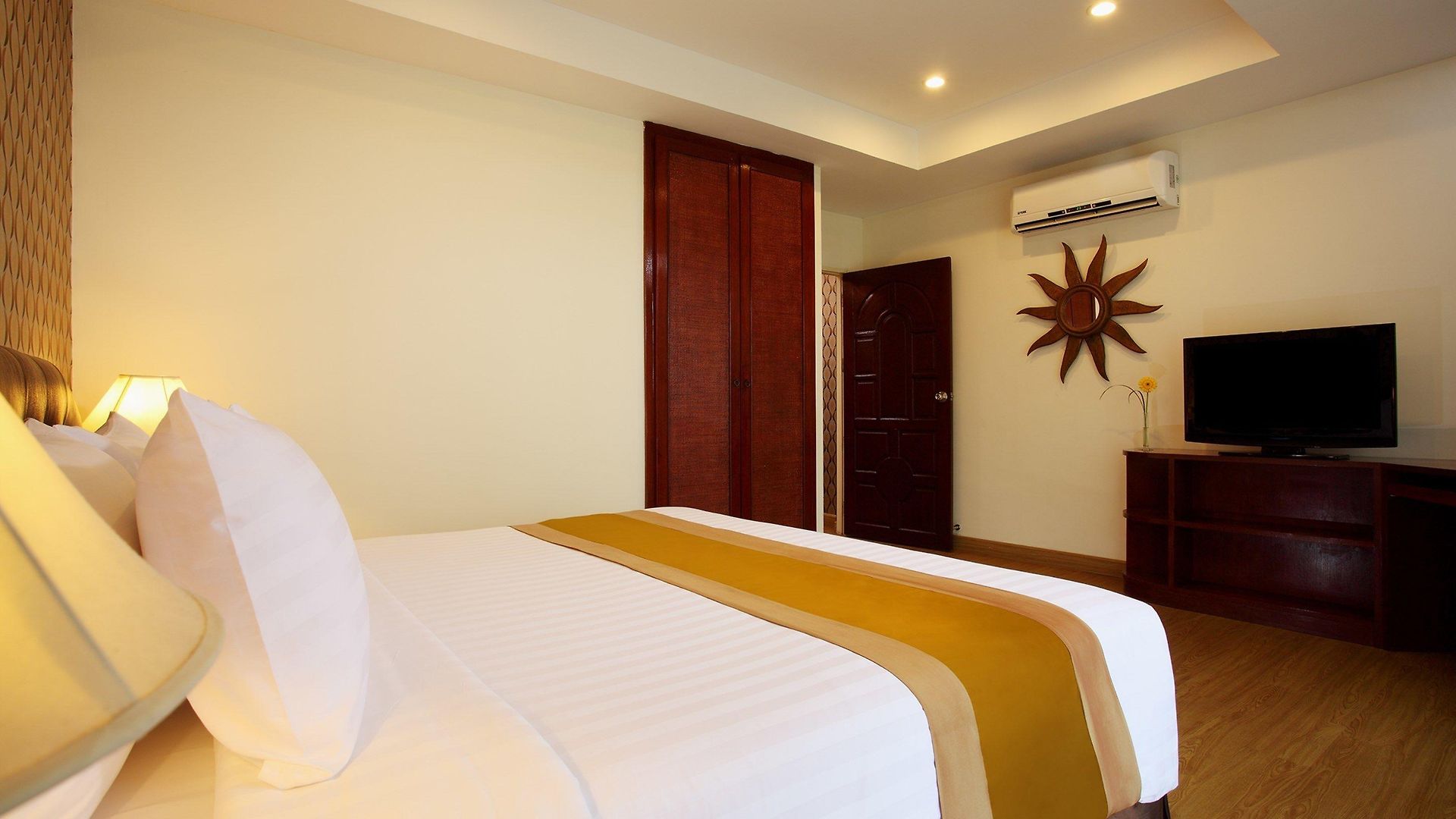 โรงแรม Nova Park