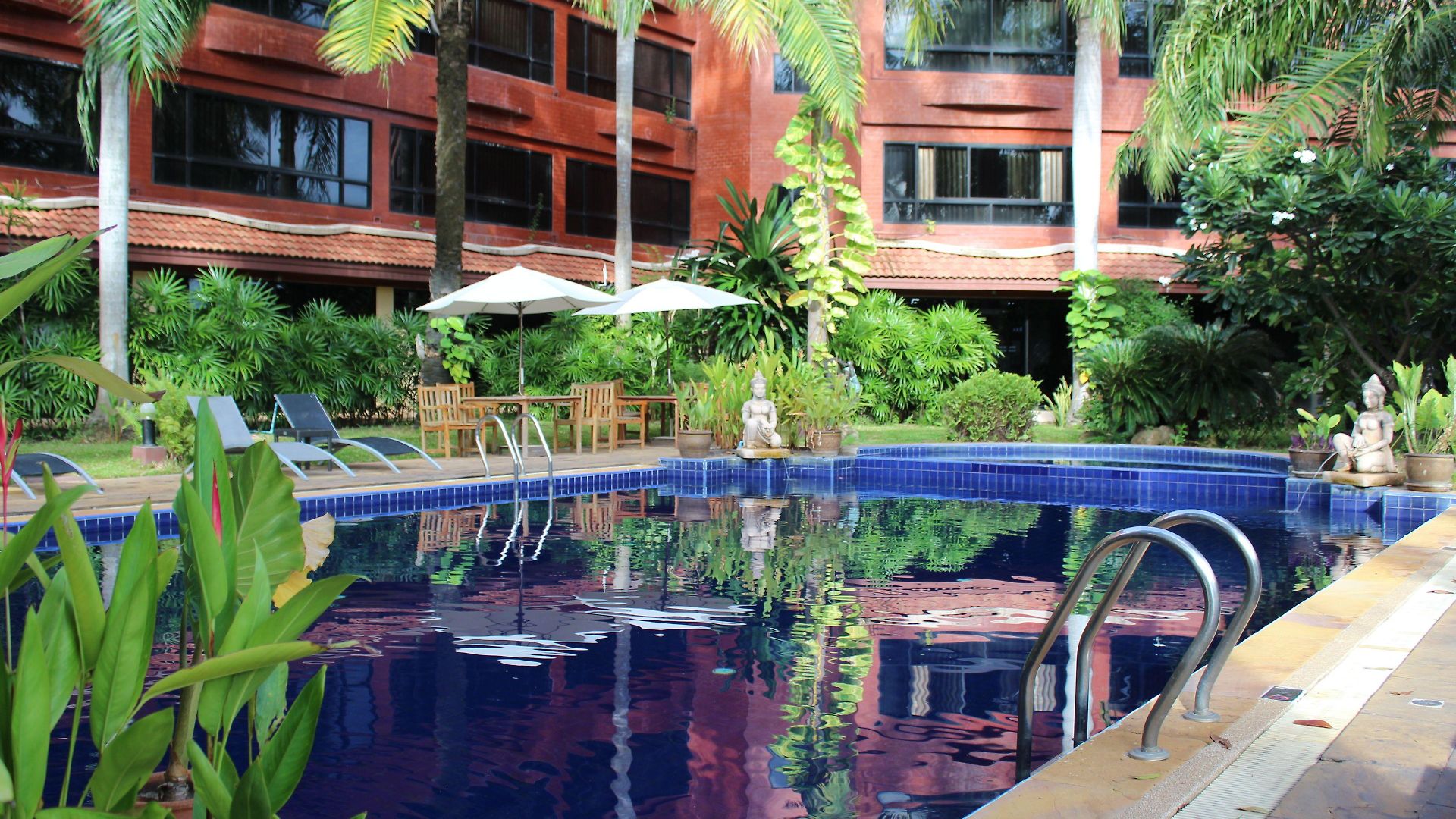 โรงแรม Nova Park 4*
