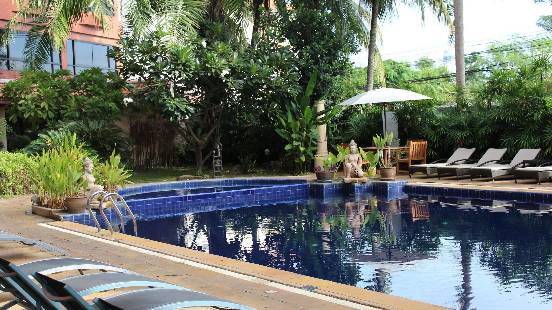 โรงแรม Nova Park 4*