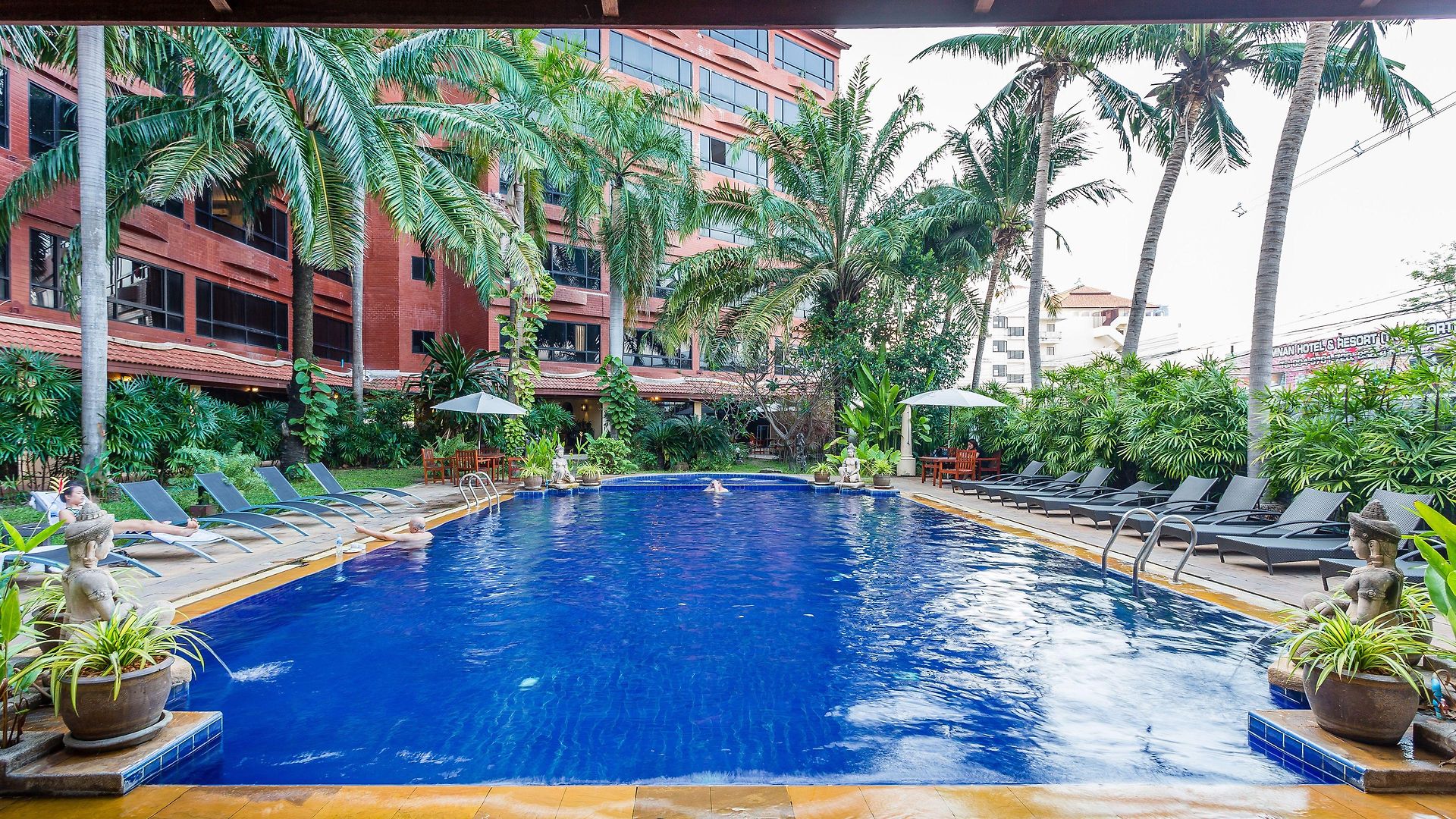 โรงแรม Nova Park 4*