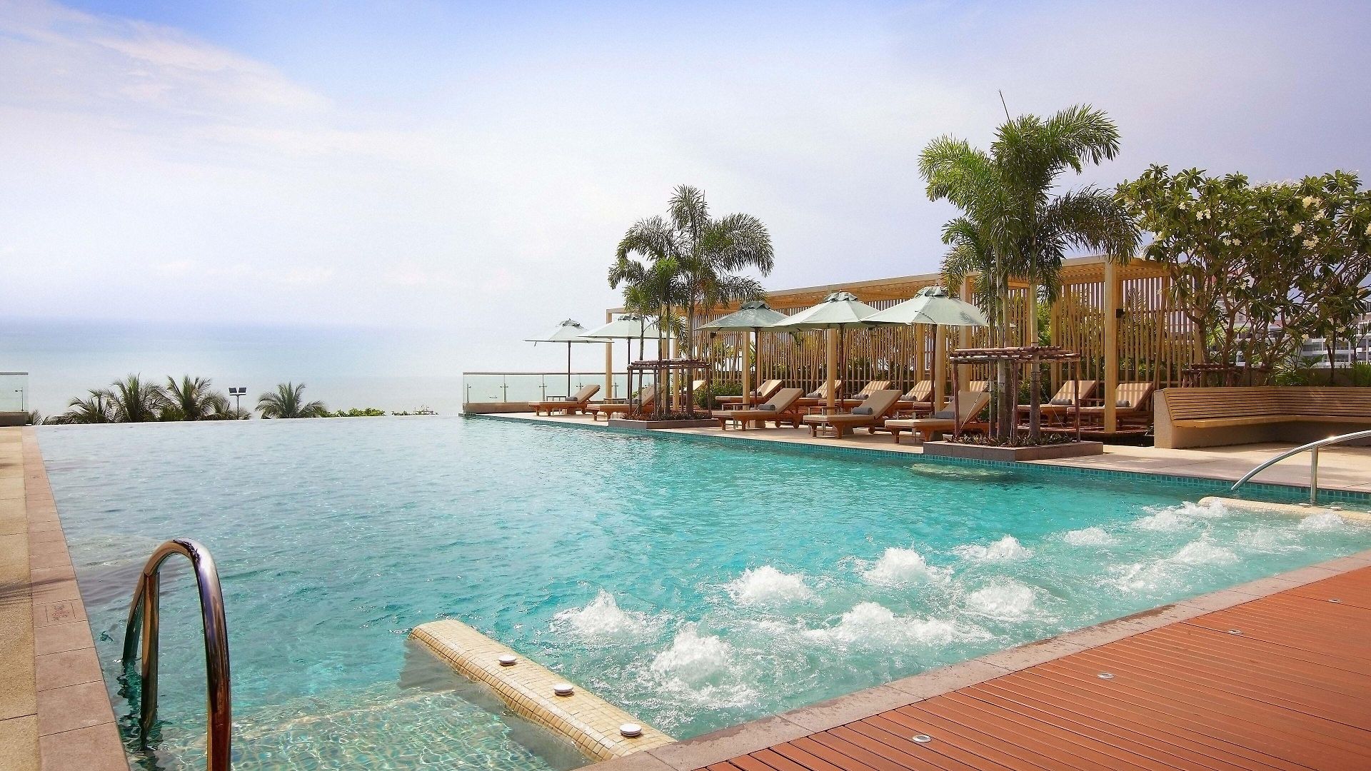 โรงแรมฮอลิเดย์อินน์ พัทยา 5* Pattaya