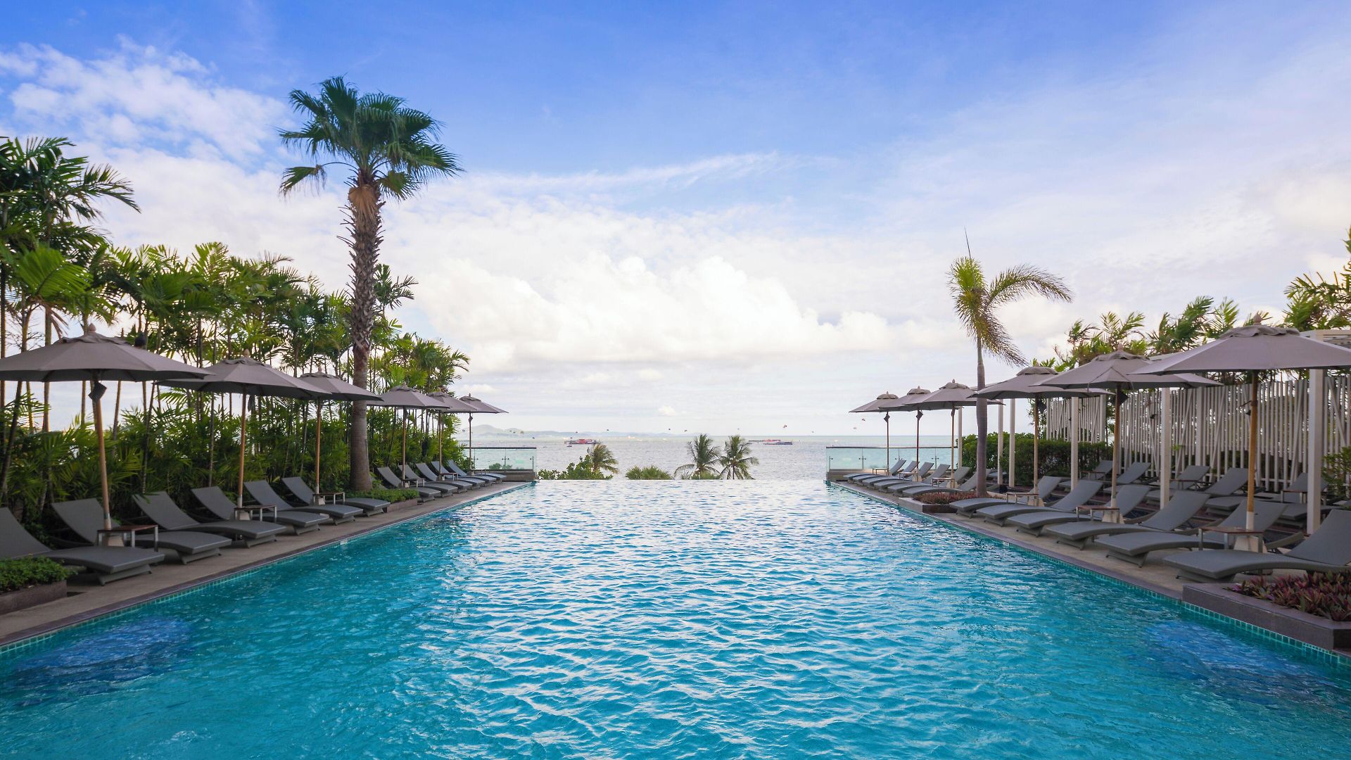 โรงแรม โรงแรมฮอลิเดย์อินน์ พัทยา 5*