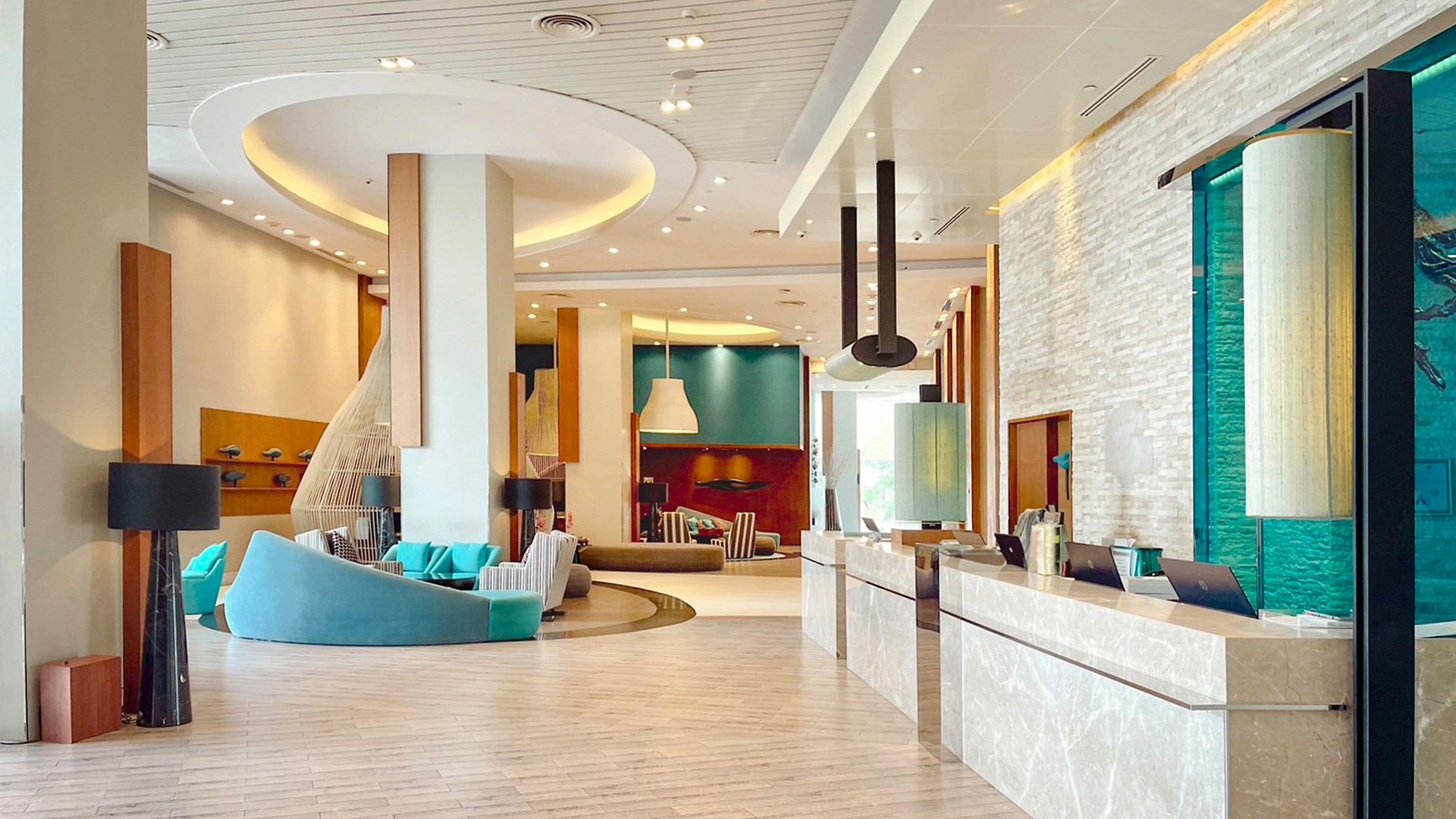 โรงแรมฮอลิเดย์อินน์ พัทยา โรงแรม