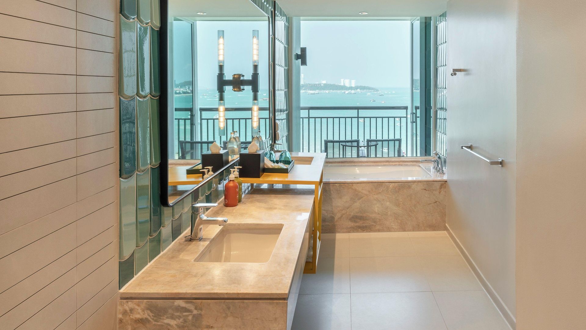 Hotel By Ihg 5*