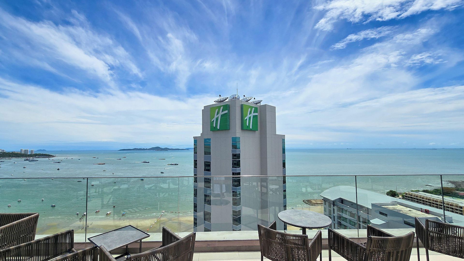 โรงแรม โรงแรมฮอลิเดย์อินน์ พัทยา 5*