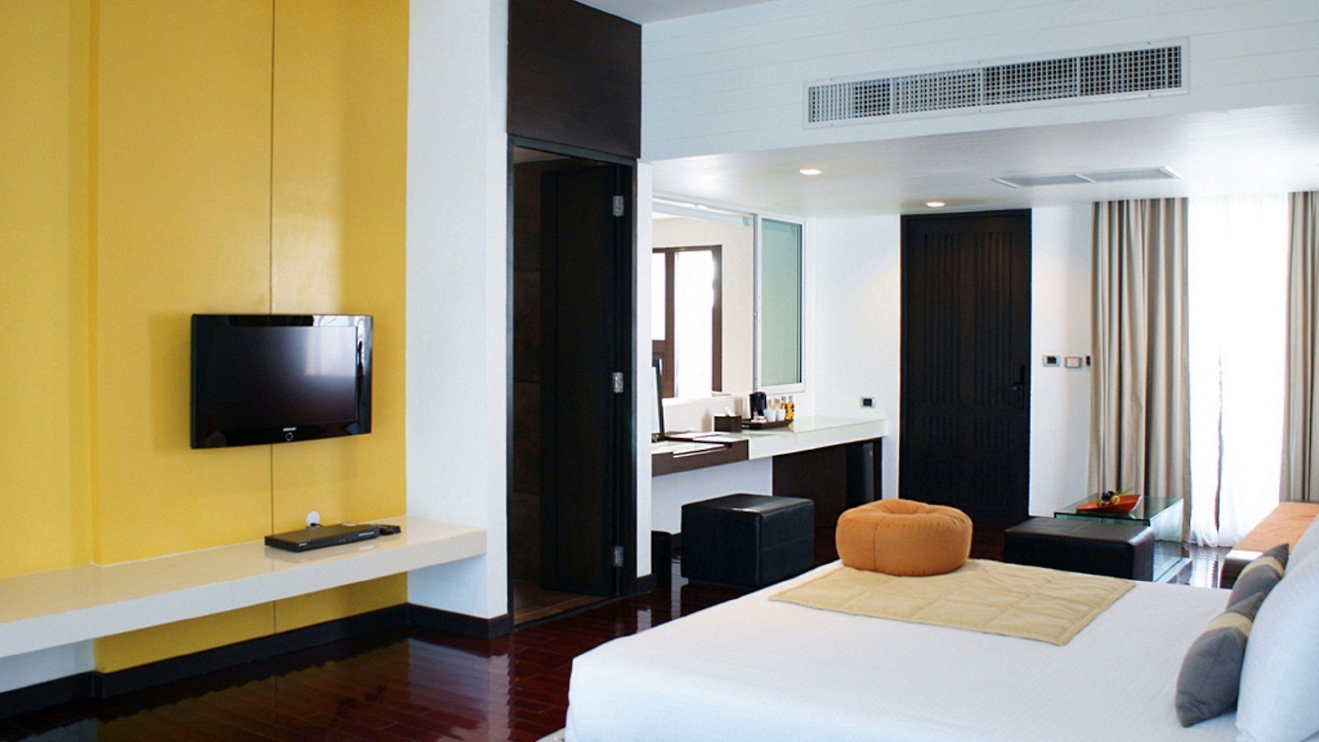 Z Through By The Zign โรงแรม Pattaya