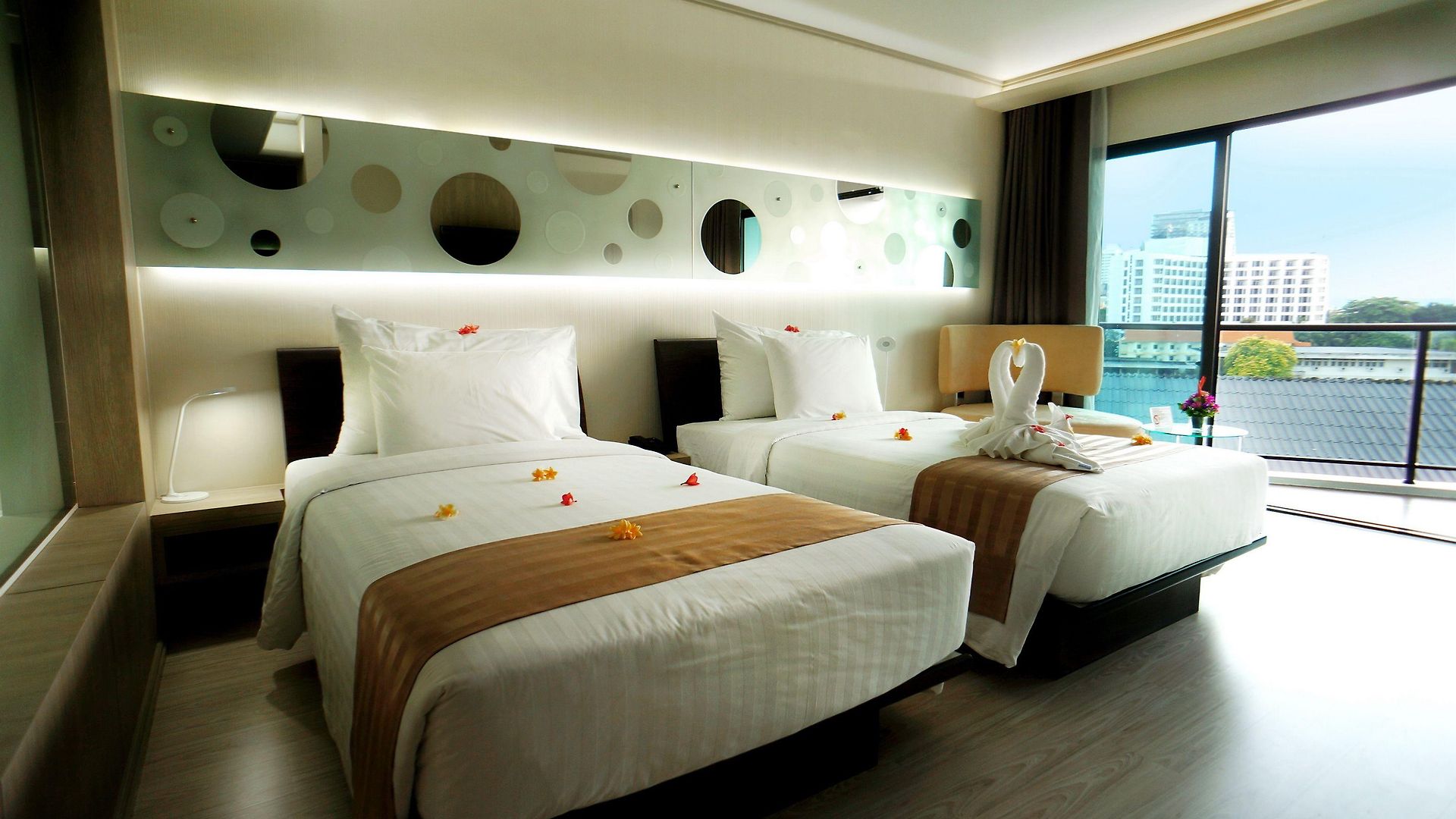 โรงแรม Discovery