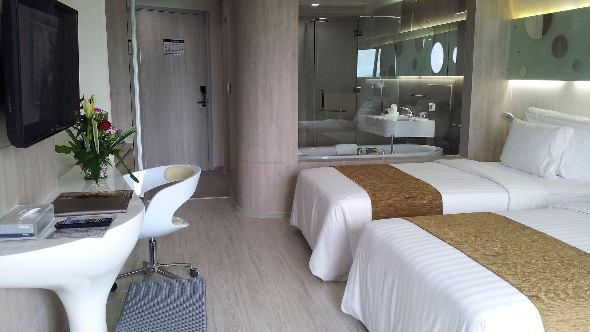 Discovery โรงแรม 4*