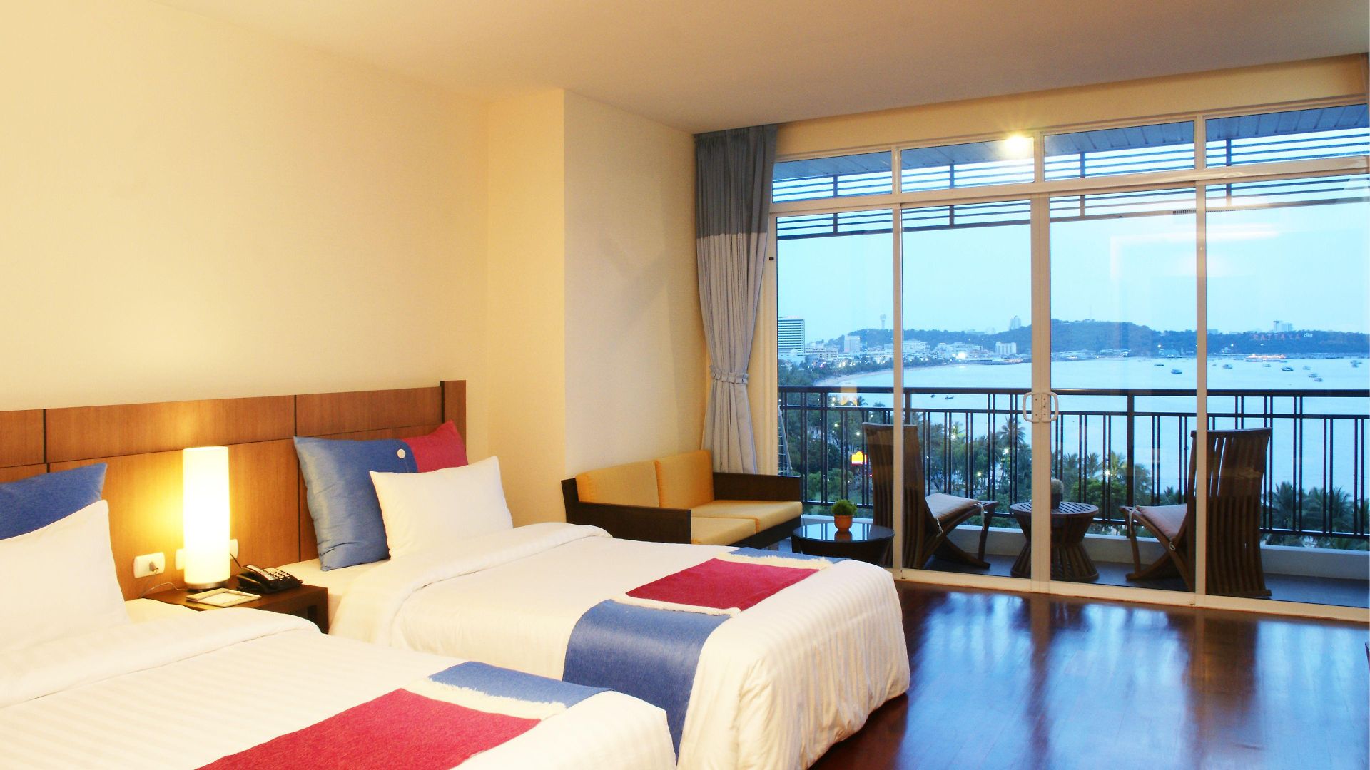 โรงแรม Discovery 4*