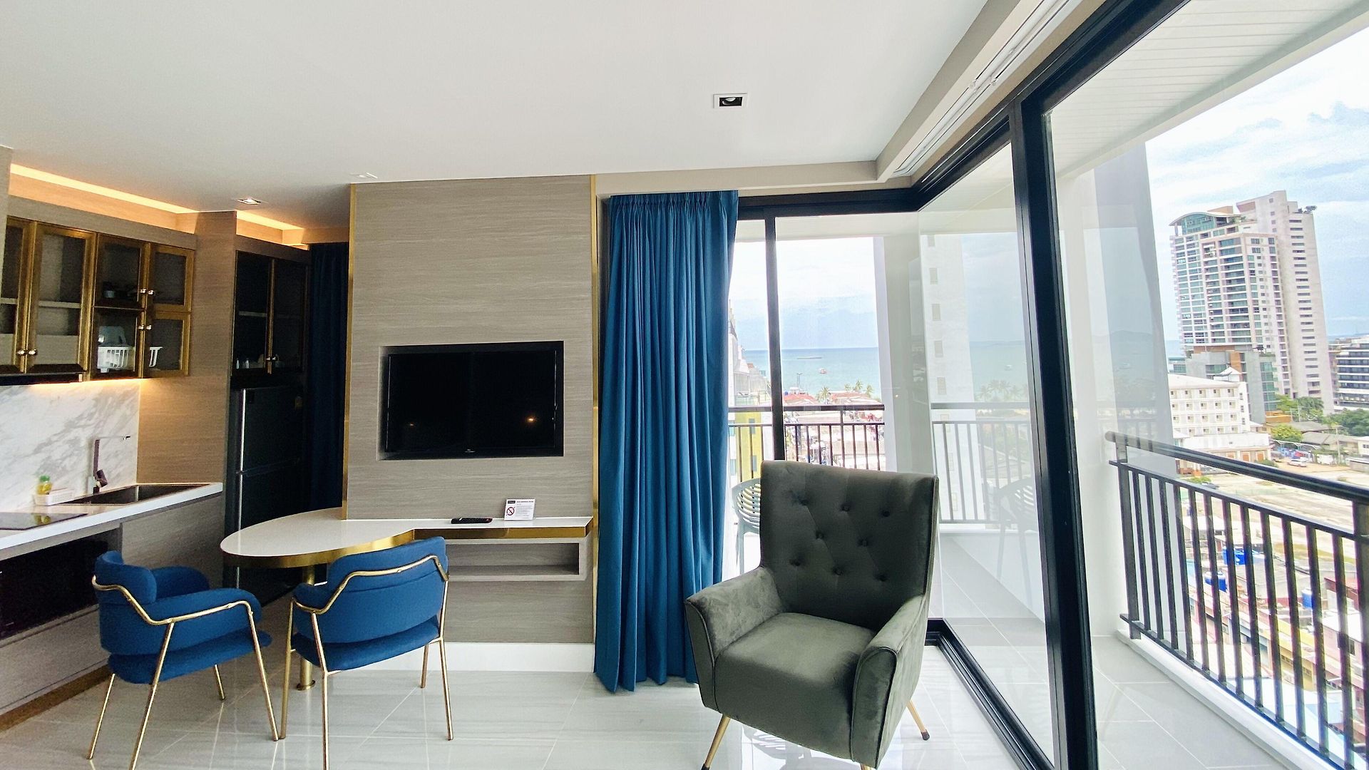 โรงแรม Discovery 4*