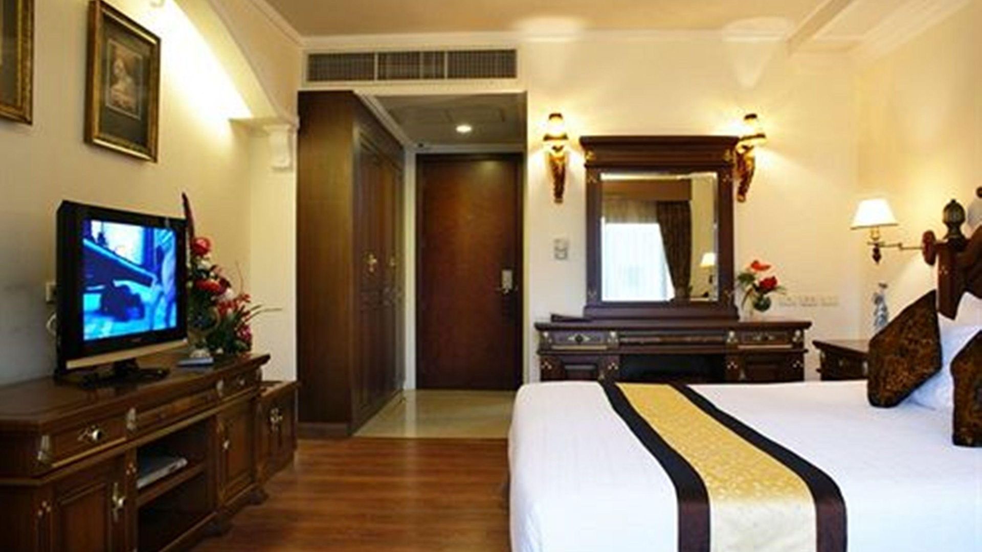 โรงแรม แอลเค เมโทรโพล 4*