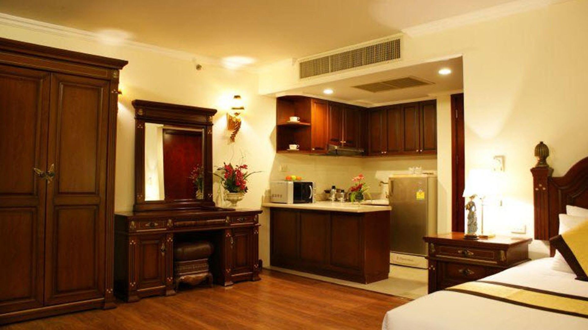 โรงแรม แอลเค เมโทรโพล 4*