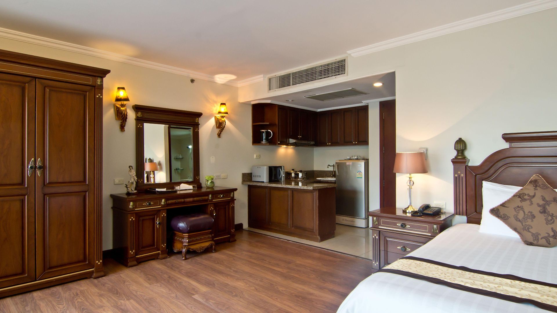 แอลเค เมโทรโพล 4*