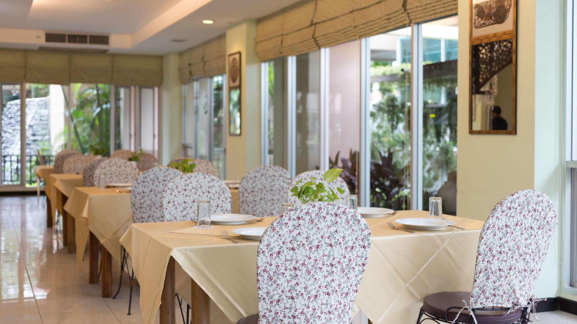 โรงแรม อีสเทิร์นแกรนด์พาเลซ