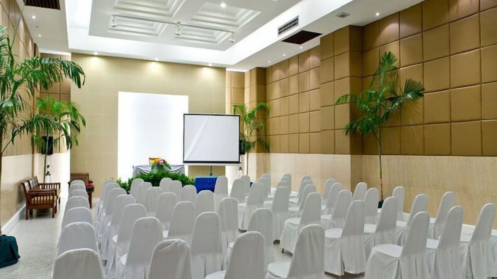 โรงแรม อีสเทิร์นแกรนด์พาเลซ
