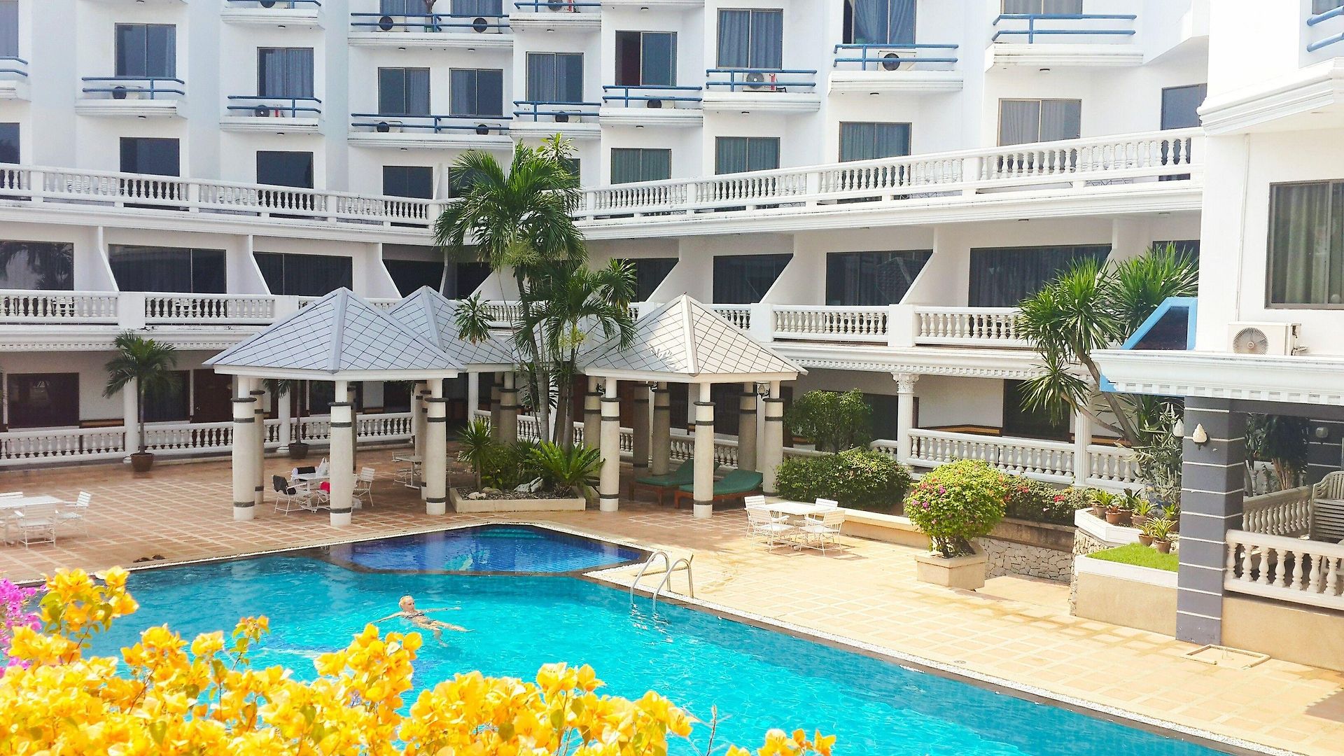 โรงแรม โรงแรมซีซาร์ พาเลซ 4*