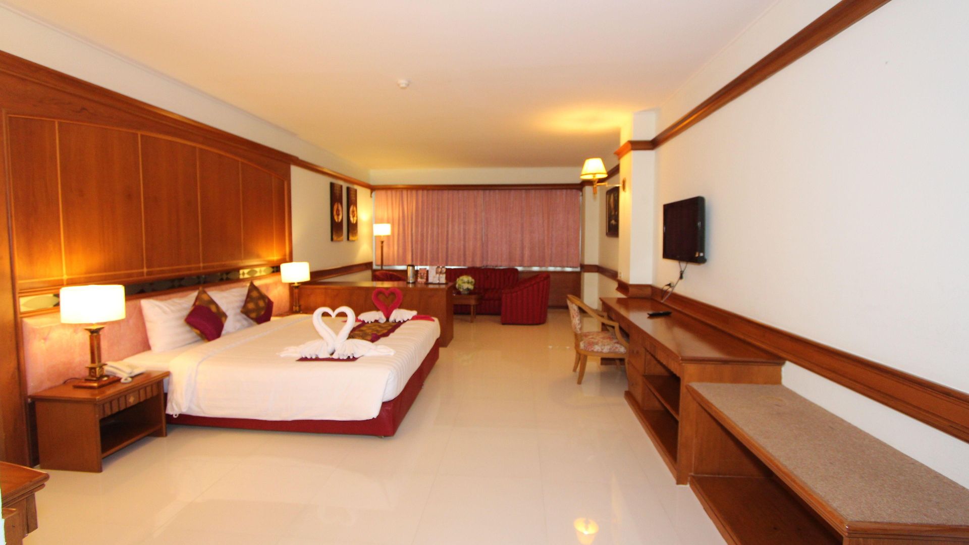 โรงแรมคาเมลอท