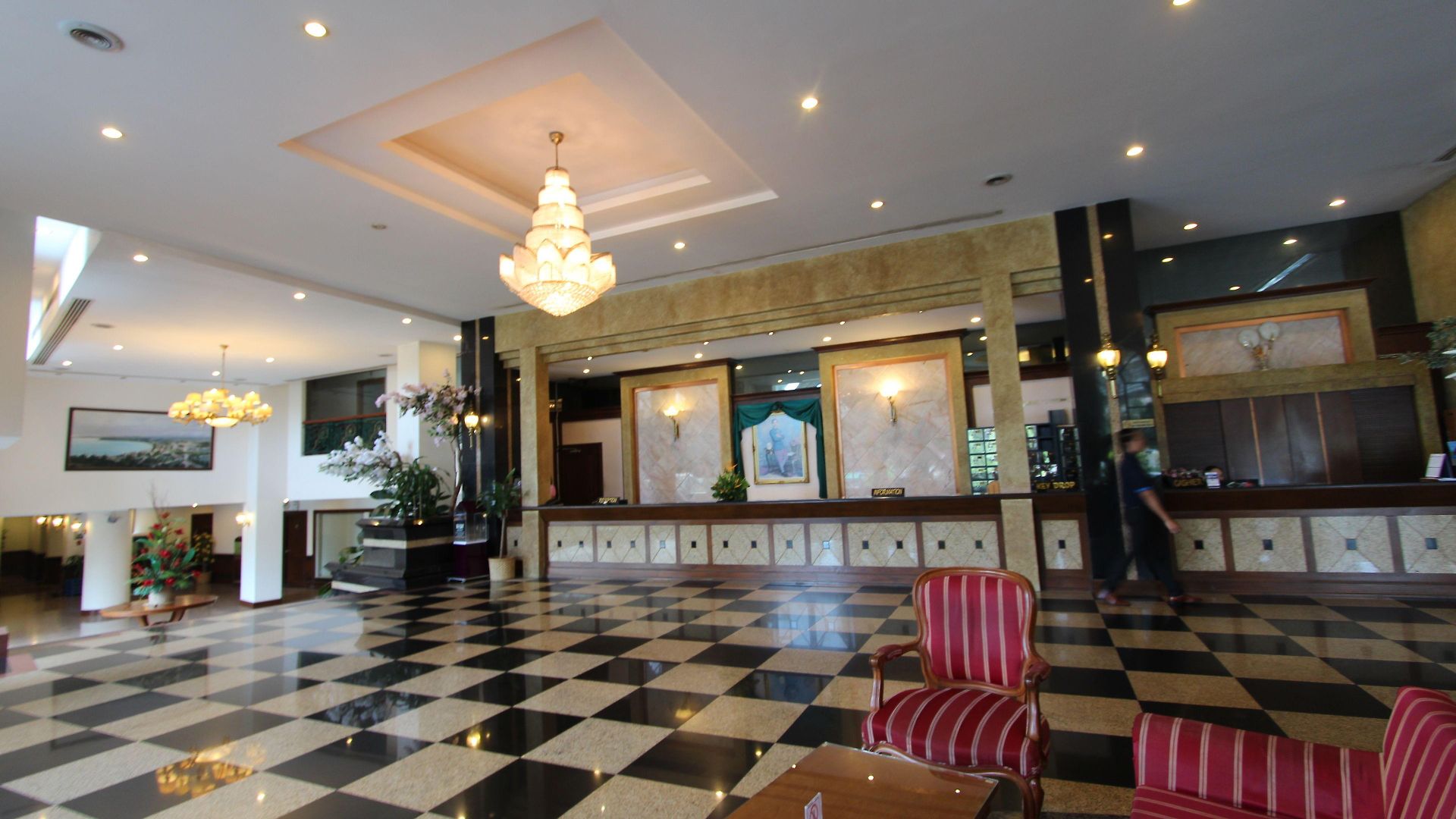 โรงแรมคาเมลอท โรงแรม 4*