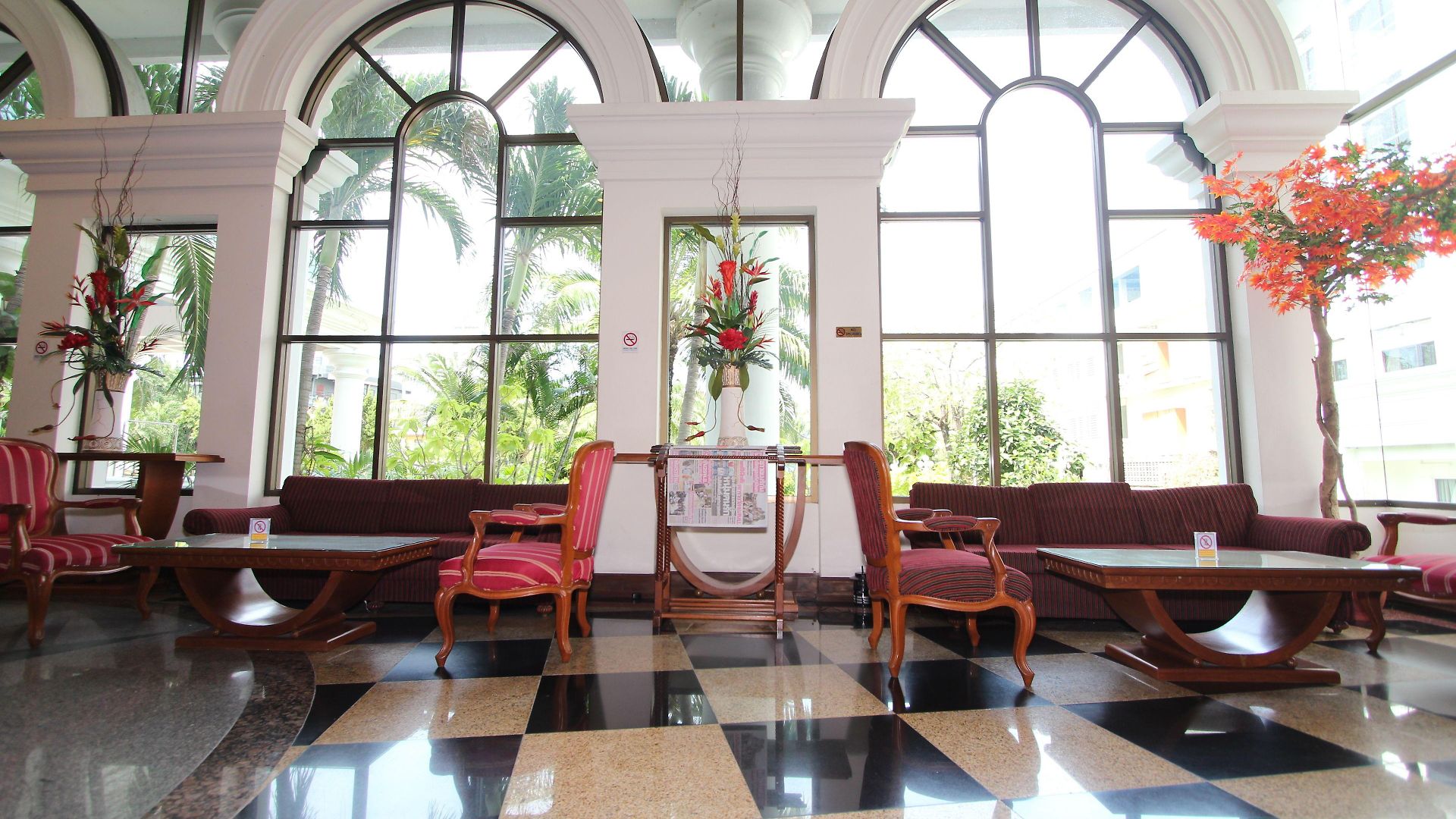 โรงแรม โรงแรมคาเมลอท 4*