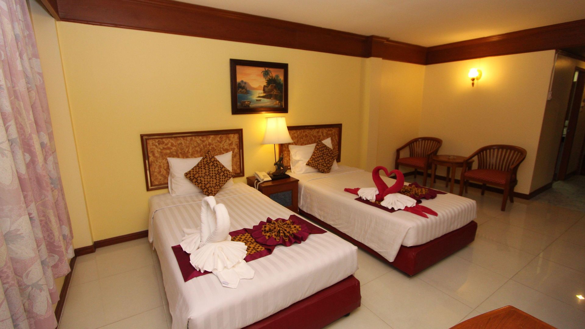 โรงแรมคาเมลอท 4* Pattaya