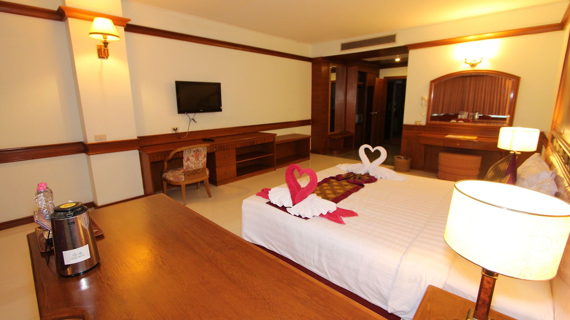 โรงแรมคาเมลอท Pattaya