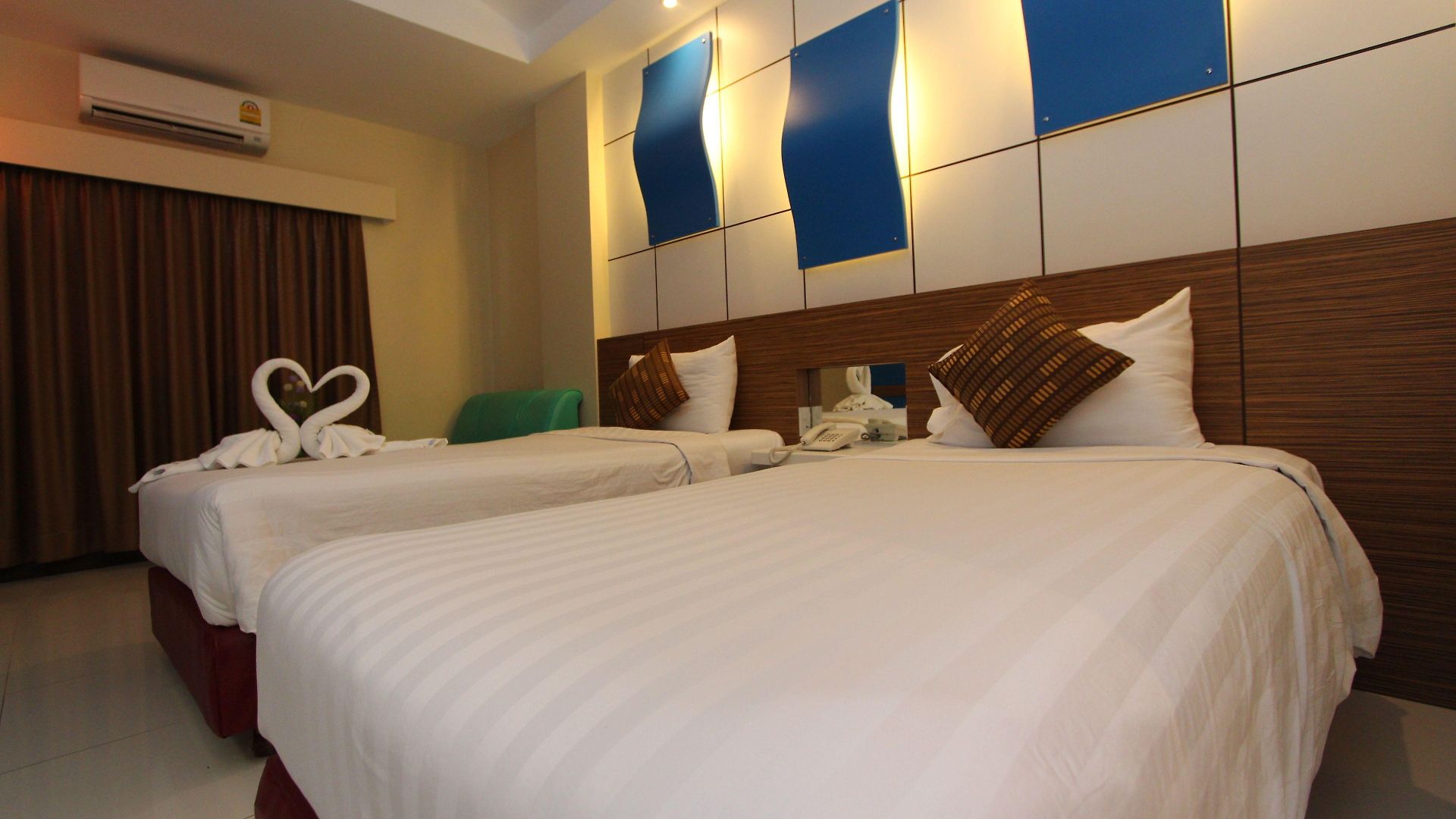 โรงแรมคาเมลอท 4* Pattaya