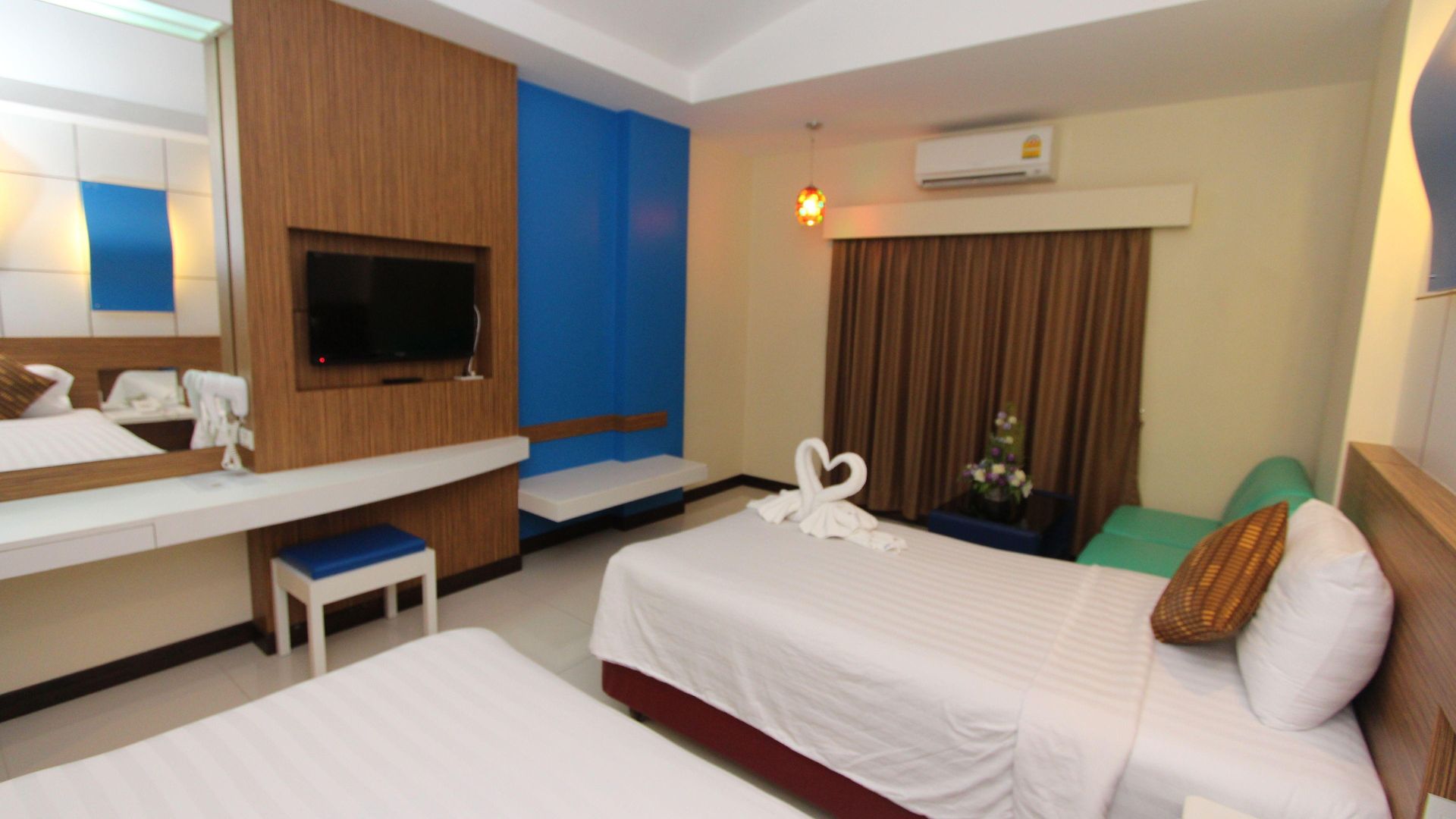 โรงแรมคาเมลอท 4* Pattaya