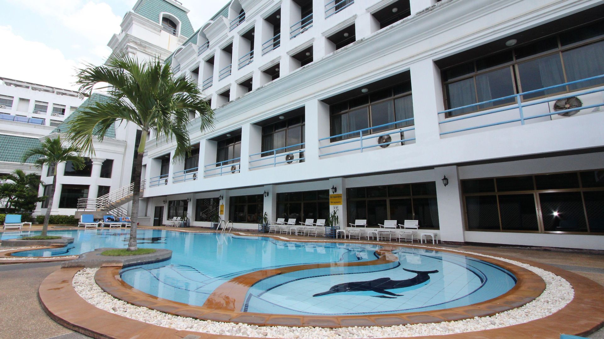 โรงแรมคาเมลอท โรงแรม Pattaya