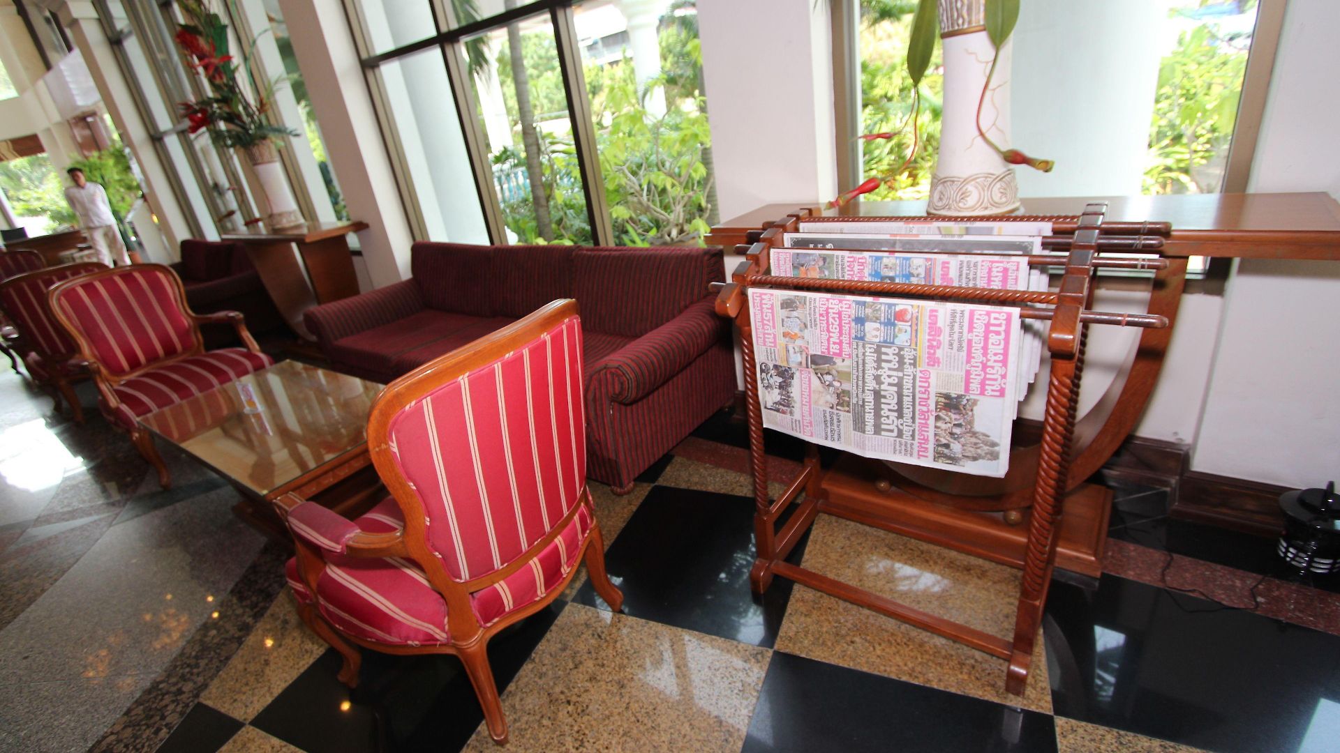 โรงแรม โรงแรมคาเมลอท 4*