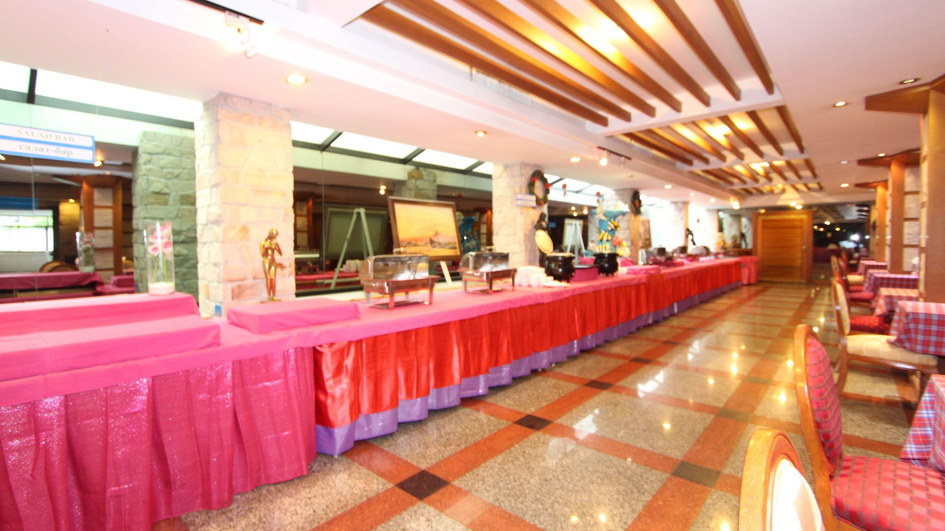 โรงแรม โรงแรมคาเมลอท 4*