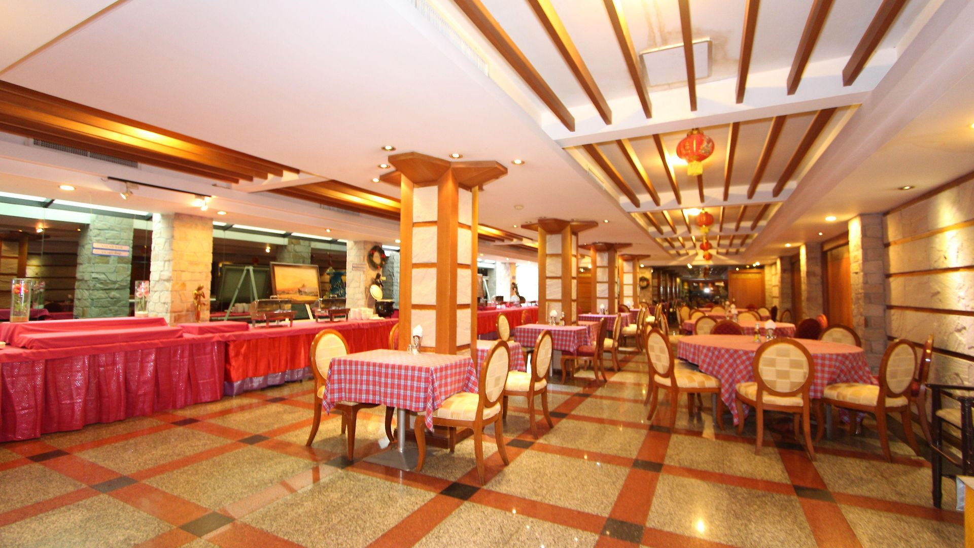 โรงแรมคาเมลอท โรงแรม 4*