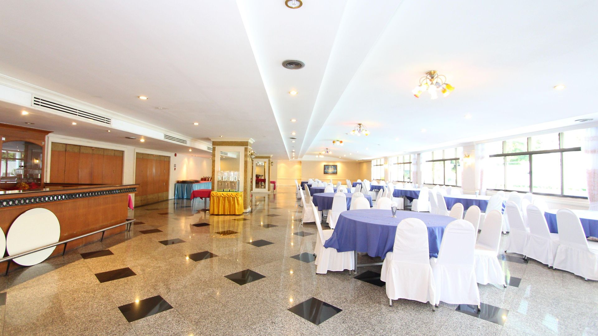 โรงแรมคาเมลอท 4* Pattaya