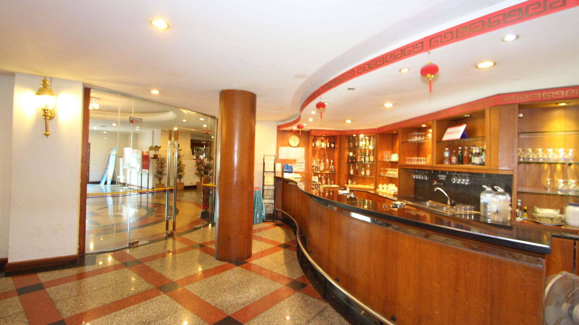 โรงแรม โรงแรมคาเมลอท 4*