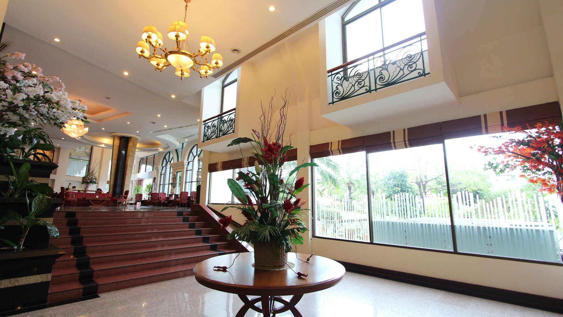 โรงแรมคาเมลอท 4*
