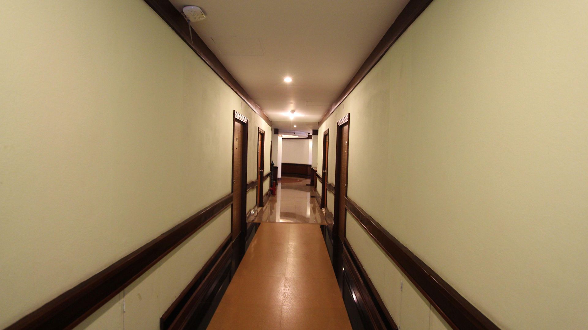 โรงแรมคาเมลอท โรงแรม