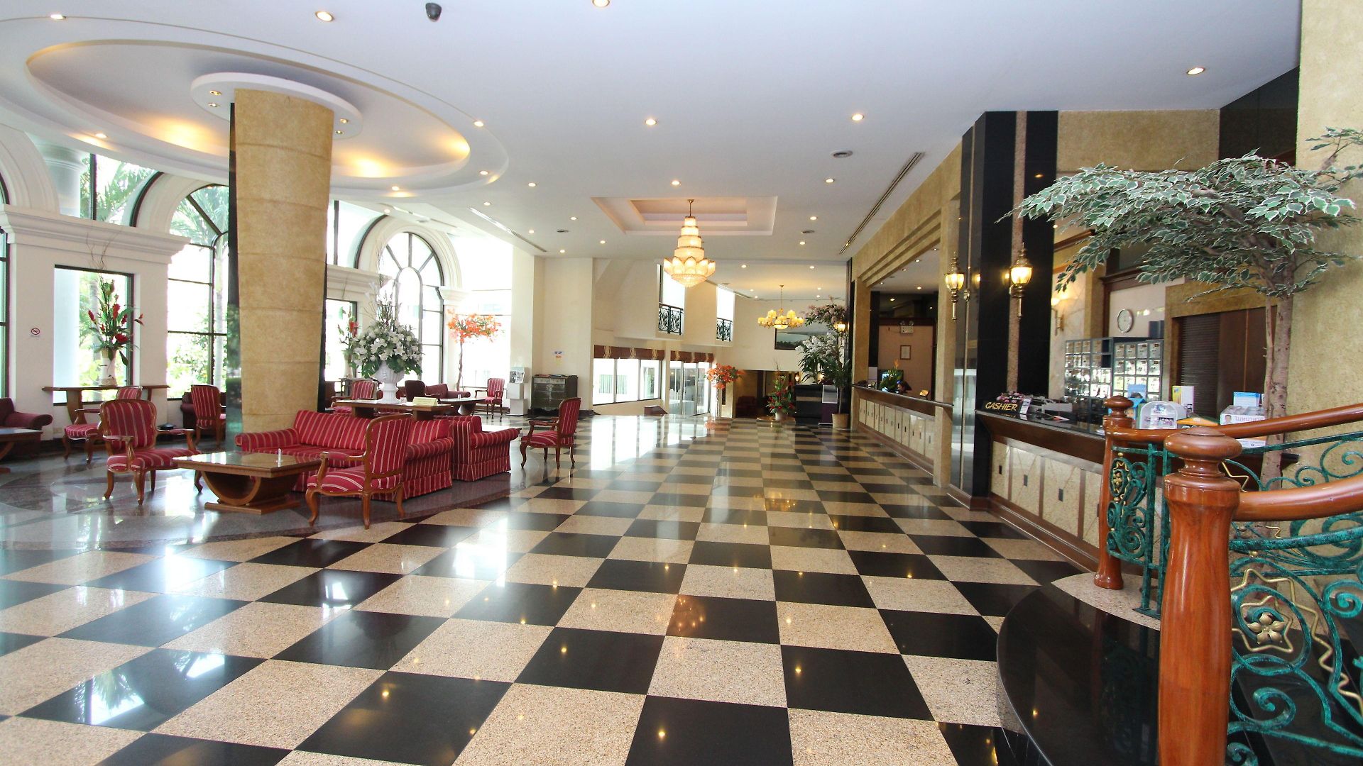 โรงแรมคาเมลอท โรงแรม 4*