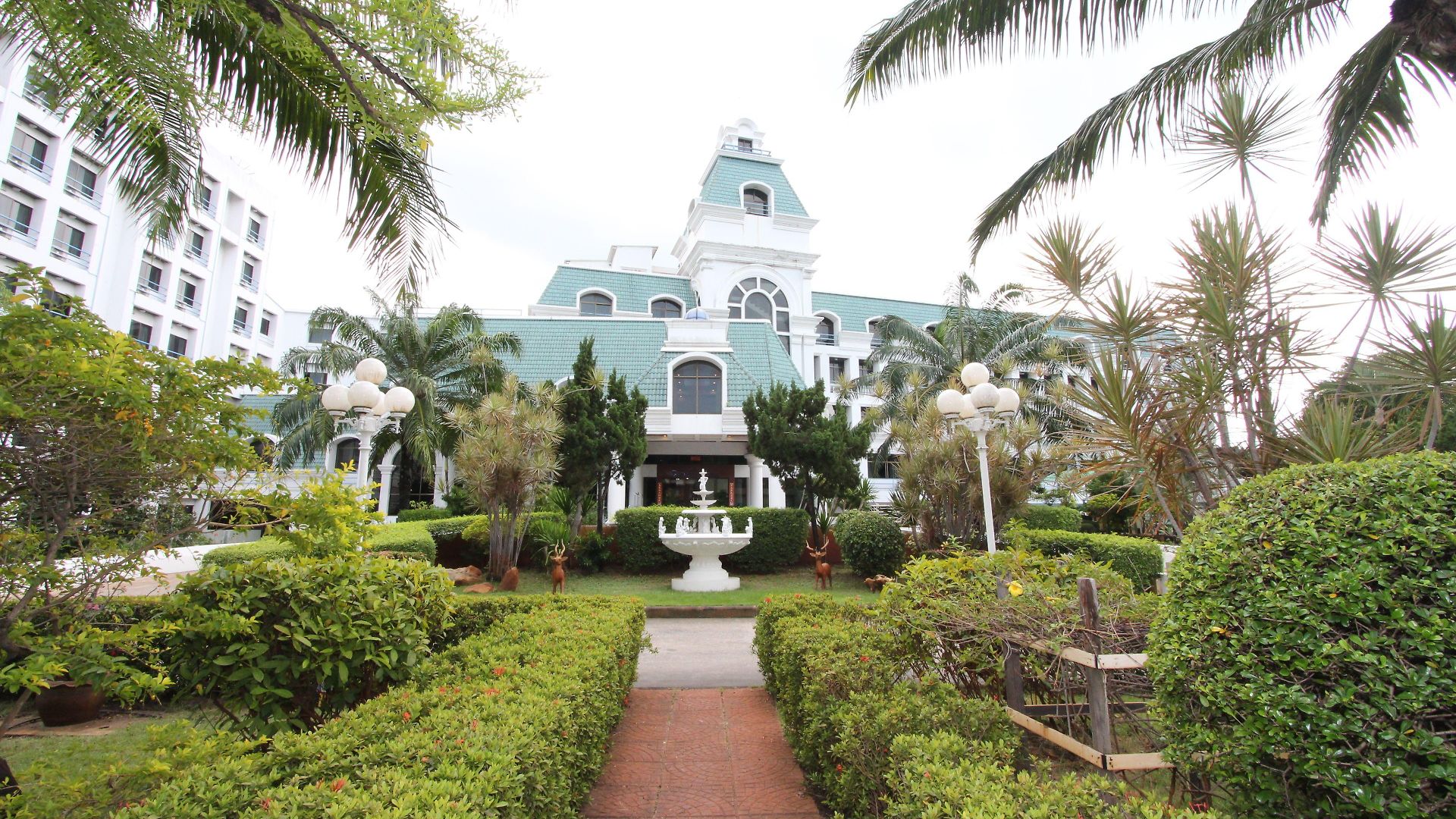โรงแรม โรงแรมคาเมลอท Pattaya