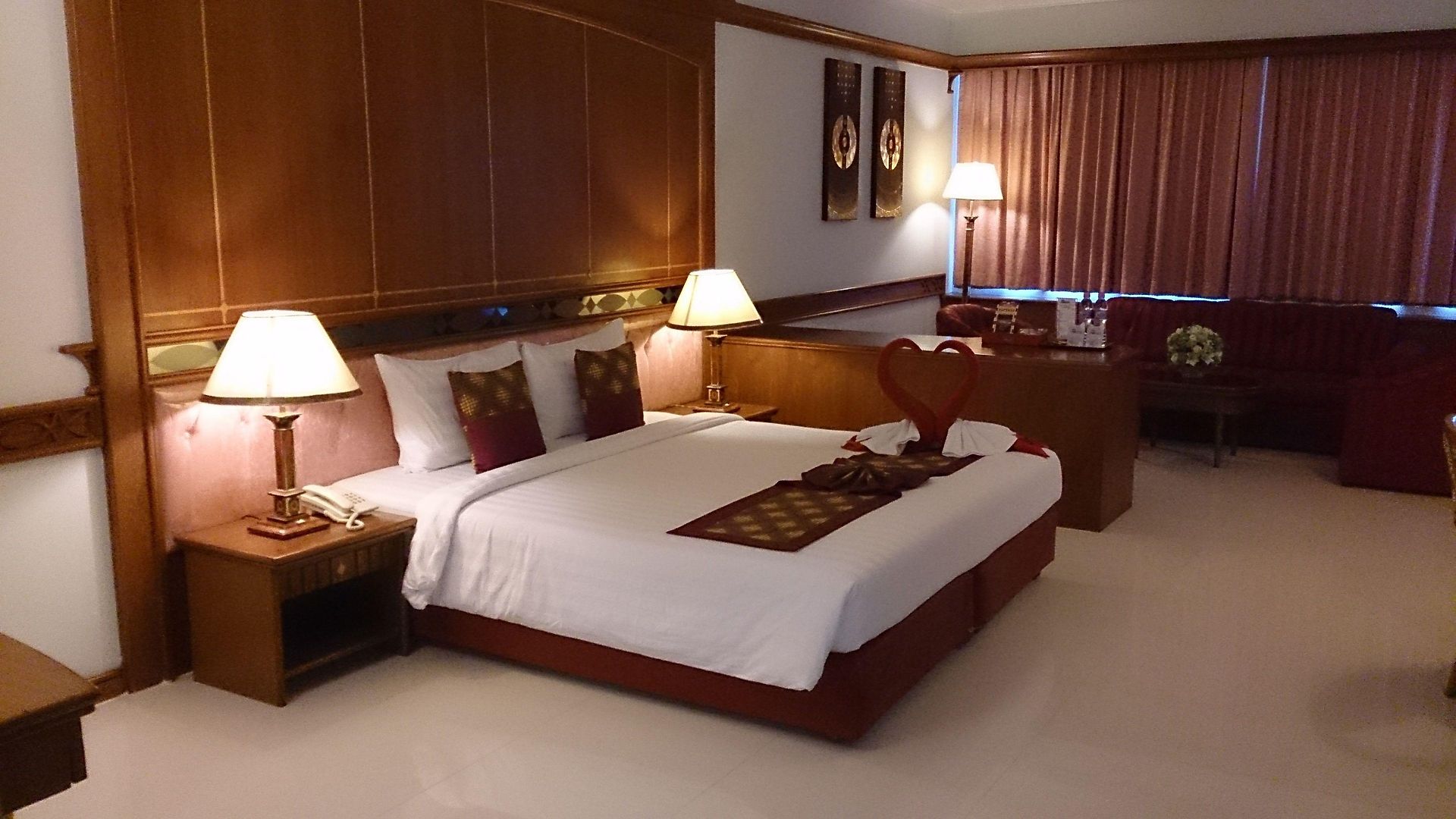 โรงแรม โรงแรมคาเมลอท