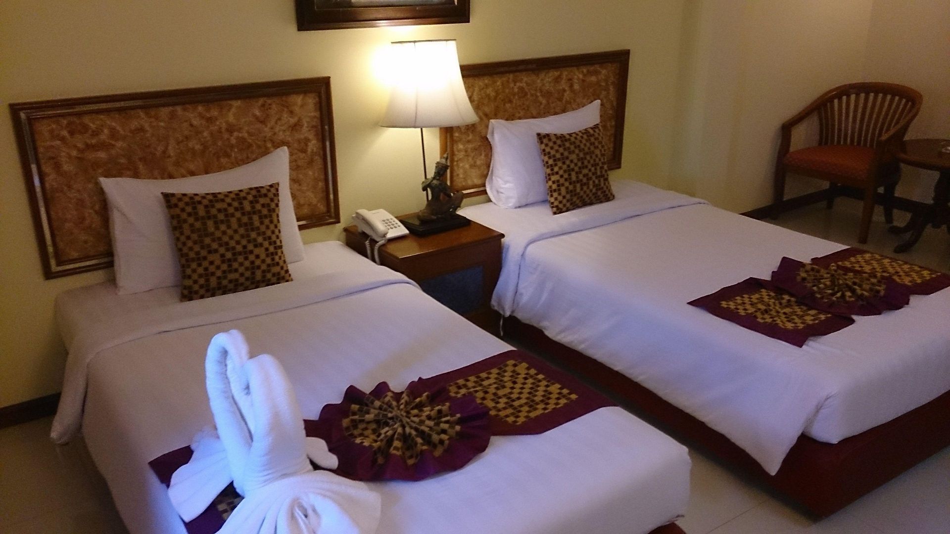 โรงแรมคาเมลอท 4*
