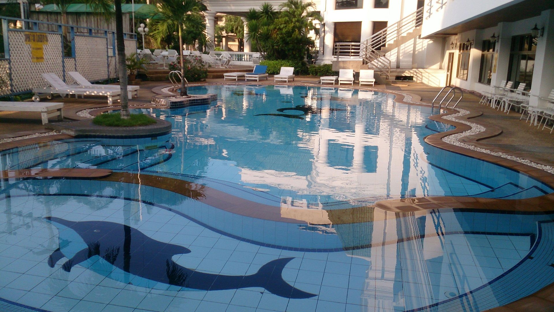 โรงแรมคาเมลอท โรงแรม 4*