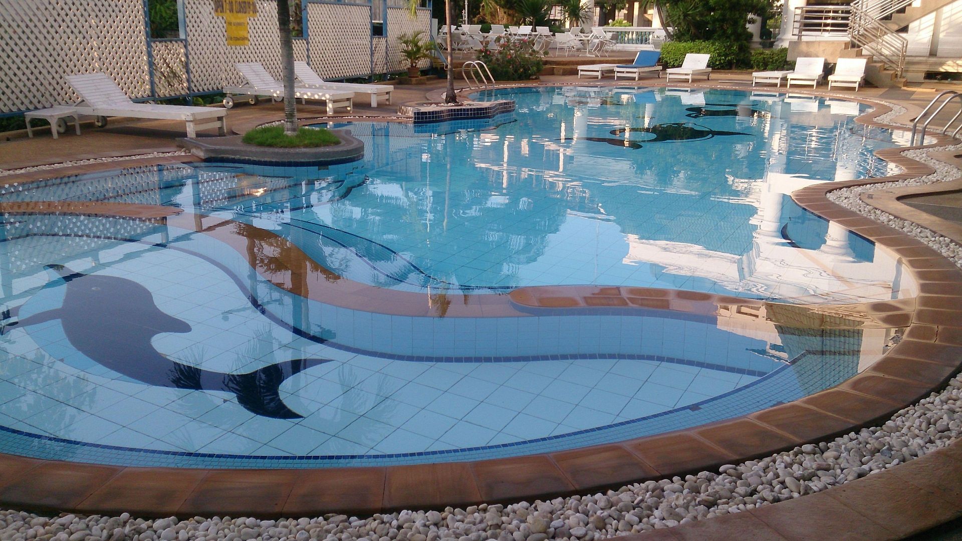 โรงแรมคาเมลอท โรงแรม 4*