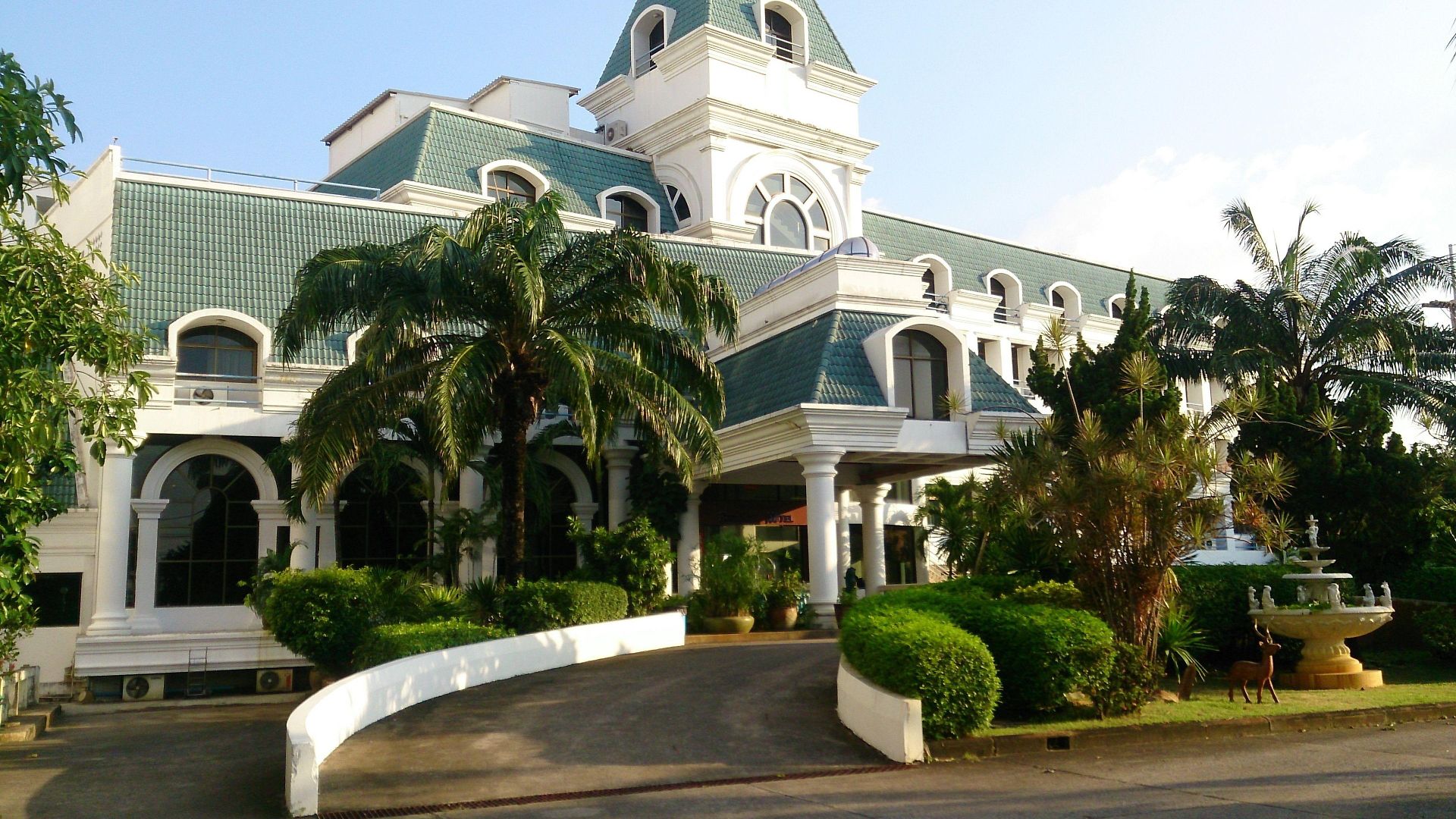 โรงแรมคาเมลอท โรงแรม