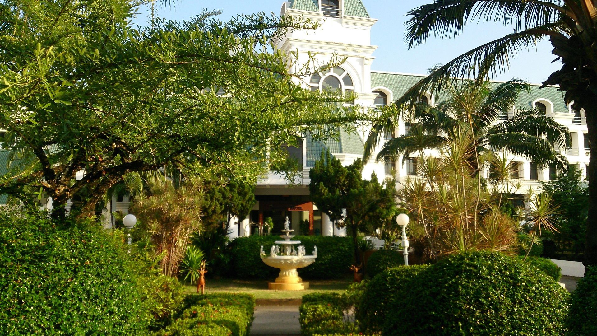 โรงแรมคาเมลอท โรงแรม Pattaya