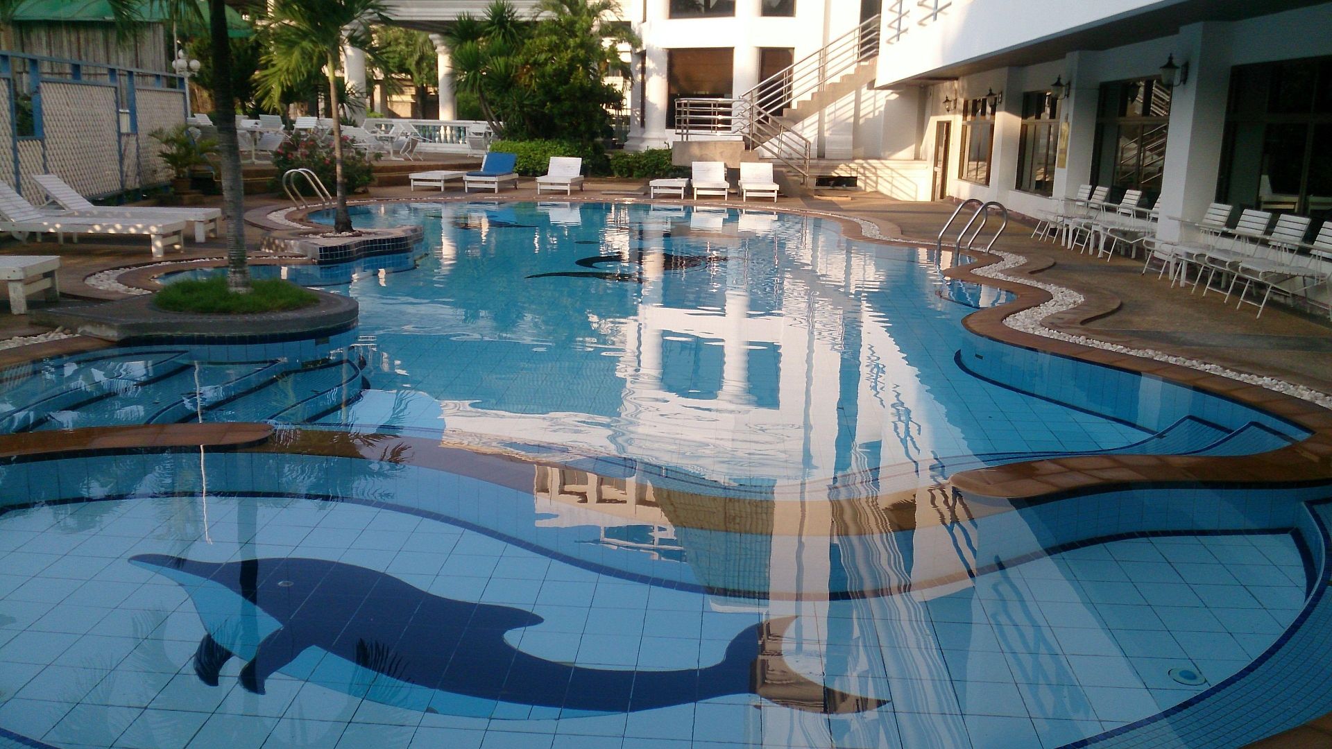 โรงแรมคาเมลอท 4*